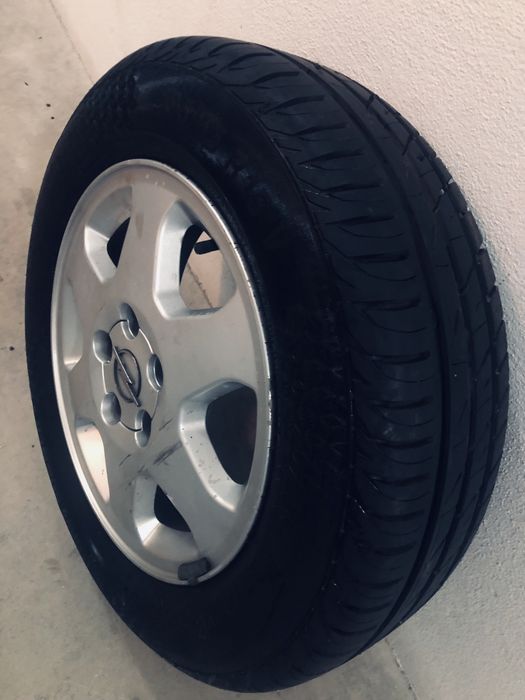 Pneu opel zafira como novo