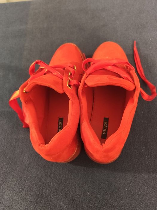 Sneakersy czerwone firmy Vices w dobrym stanie!