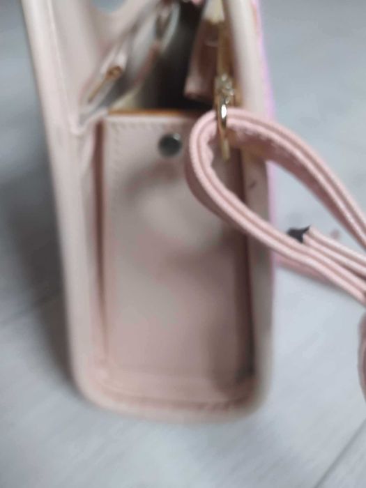 luksusowa torebka  guess kuferek glamour