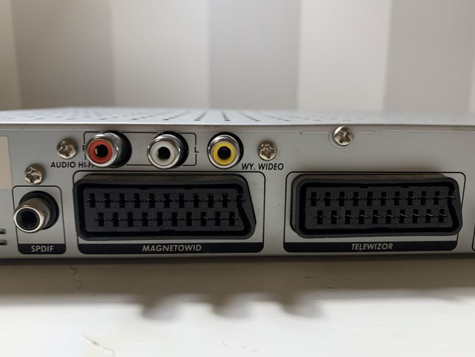 Dekoder Satelitarny Cyfra + Strong 6880 z kablami