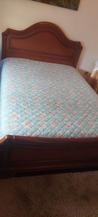 Mobilia de quarto completa em madeira de Nogueira