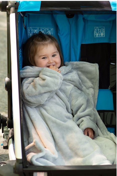 Nowy kocyk z rekawkami,otulacz do wozka i fotelika