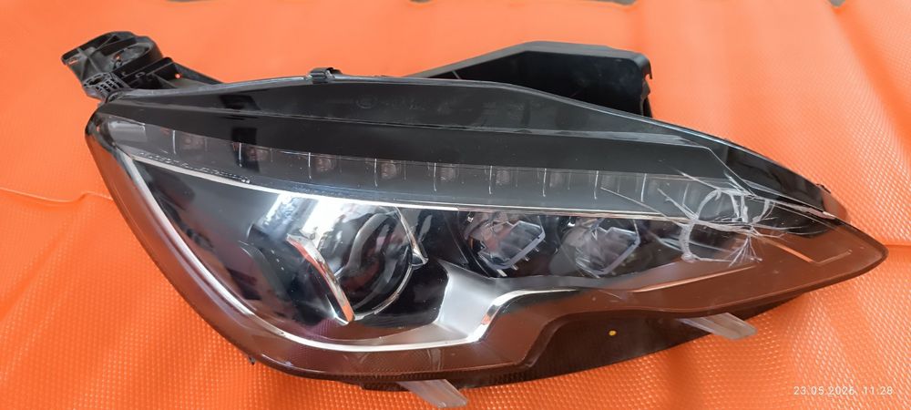 Lampa Peugeot 308 II  030128723203 Full led GT line  prawa