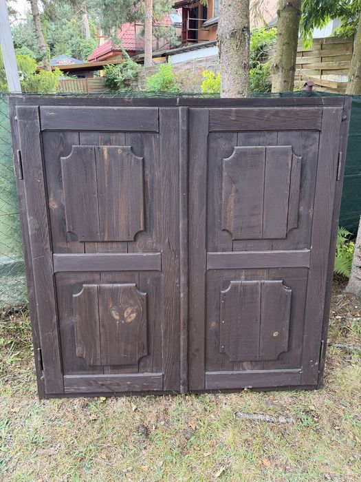 Drewniane okiennice 150 × 146 cm – 2 komplety, do domku letniskowego, altany,     garażu, domku narzędziowego w stylu rustykalnym