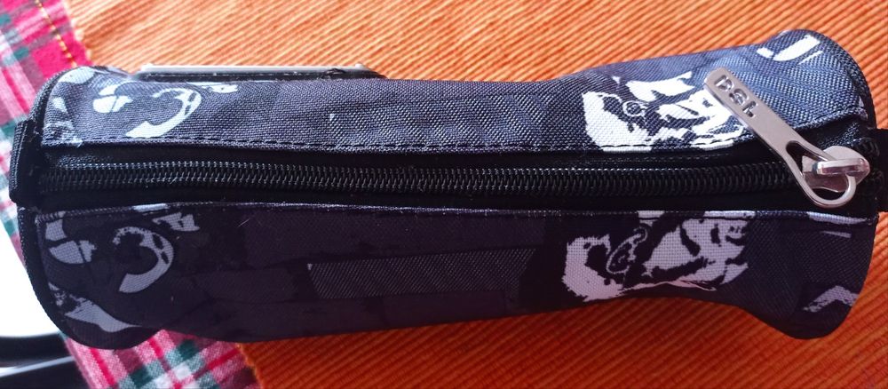 Estojo praticamente novo marca Diesel