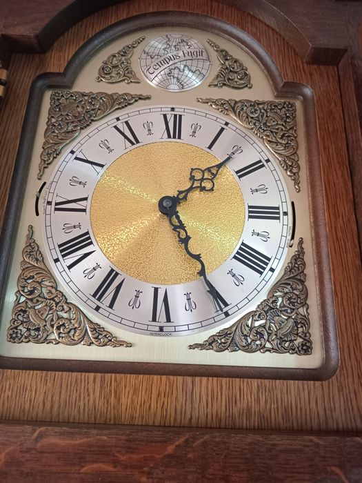 Продам часы настенные четвертные