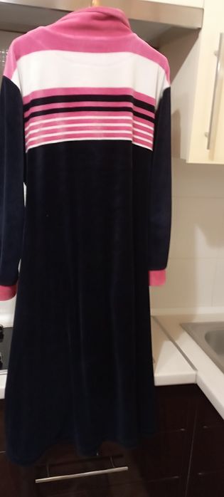 Женский велюровый халат.