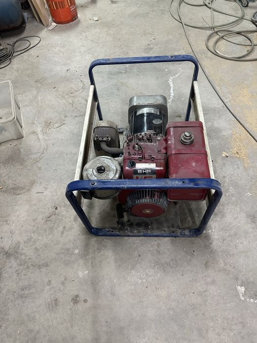 Gerador  a Gasolina 4T. 3500w -16A