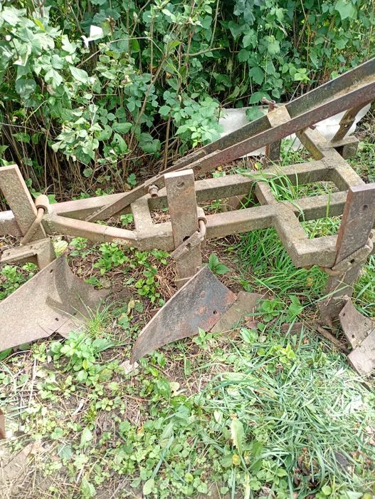 Плуг трьох корпусний 3/25