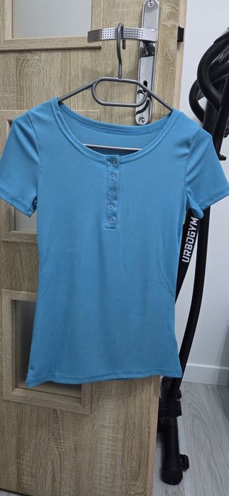 Niebieska bluzka damska nowa xs krótki rękaw guziki dekolt