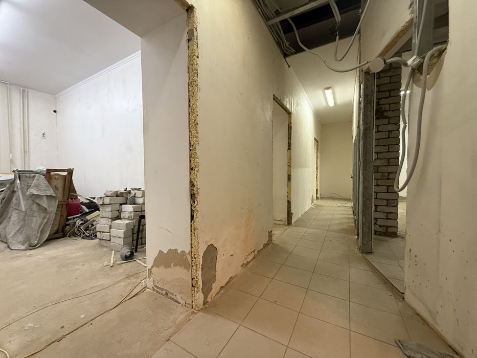 Продаю 4 комнатную квартиру в центре города. Дом специалистов.