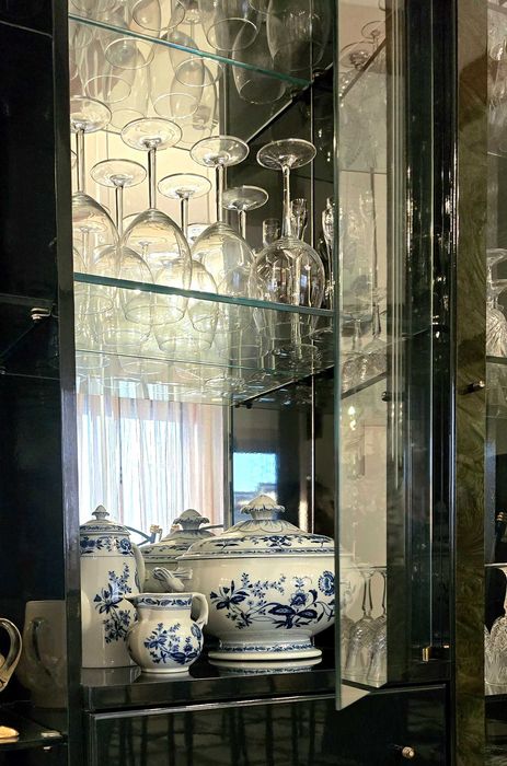 ÚNICO! Vitrina de Sala de Jantar com Design