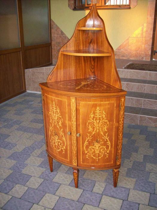 Антикварний буфет