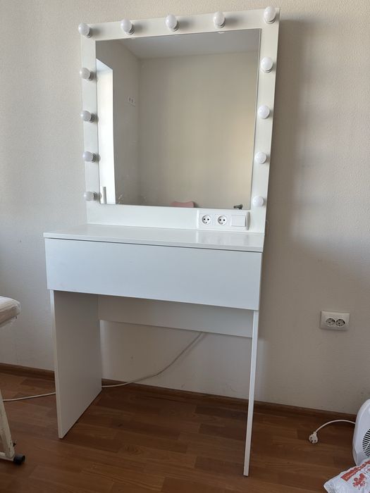 Дзеркало візажиста/бровіста