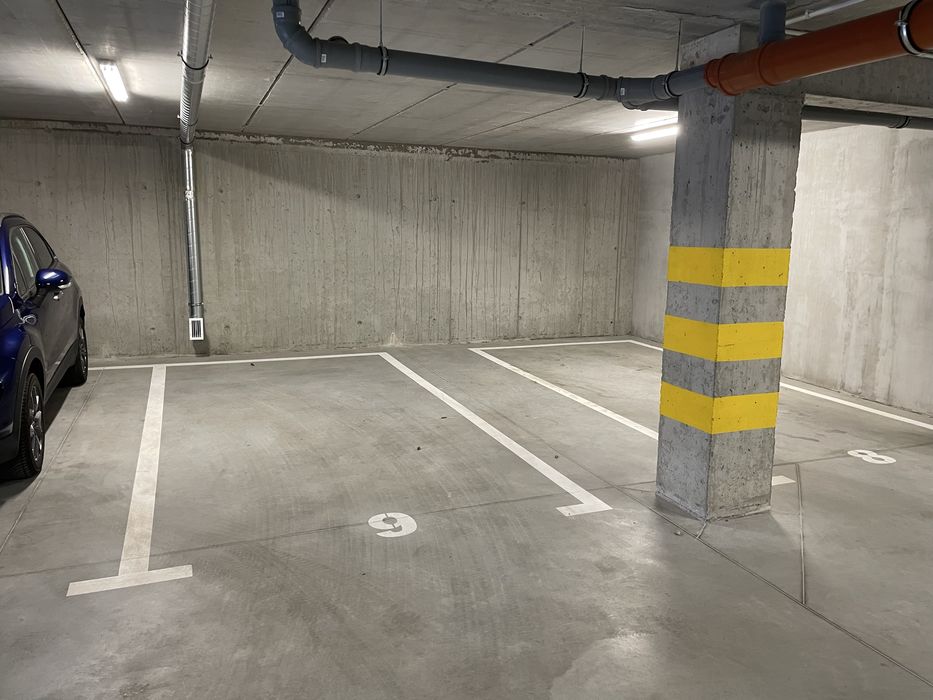 wynajmę miejsce postojowe w hali garażowej  Rumia ul. Kosynierów 82 B