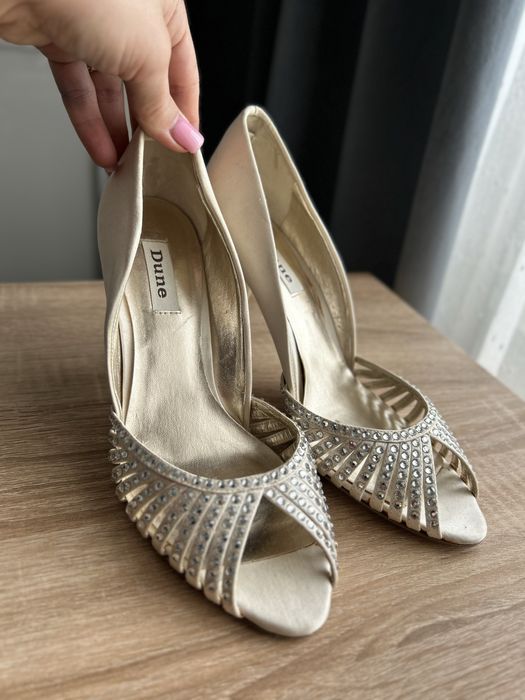 Святкові весільні туфлі босоніжки на весілля для нареченої дружки 39 р