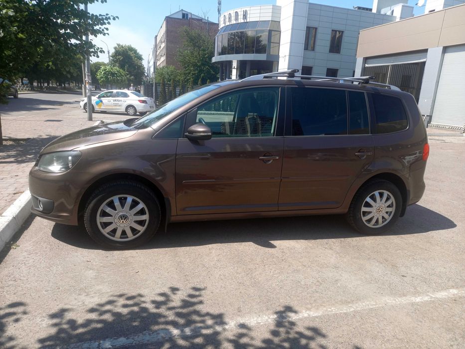 Volkswagen Touran 2011  2.0D AT (140 к.с.) Стан -Хороший.!