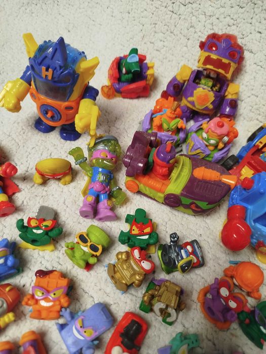 SuperZings duża kolekcja figurek, pojazdów i robotów zestaw dla dzieci