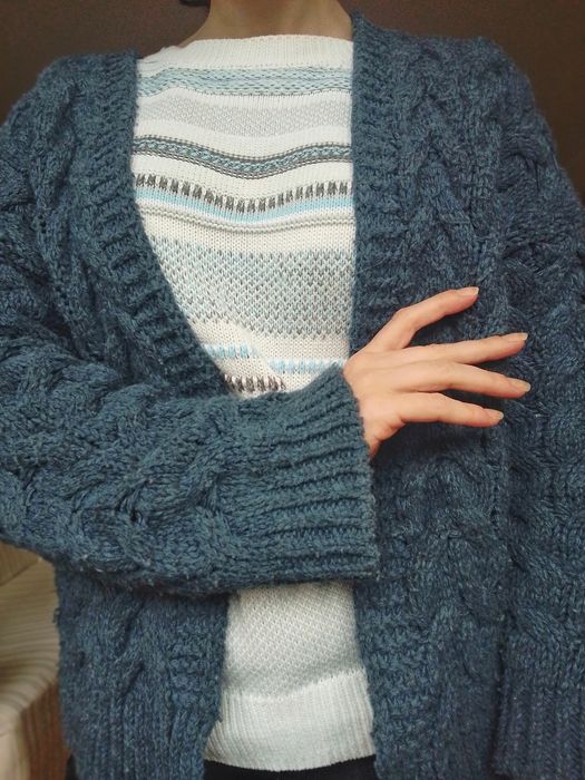 Sweter z wełną warkocze owersize zgaszony granat r. S M