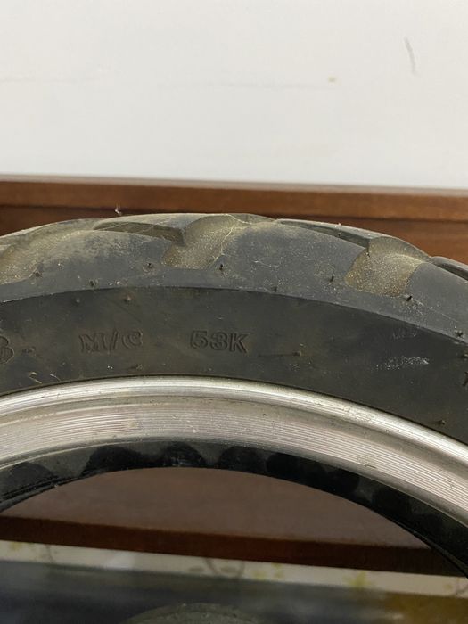 Pneu em ótimo estado