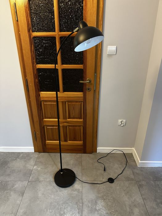 Lampa stojąca Jysk czarna HUGO