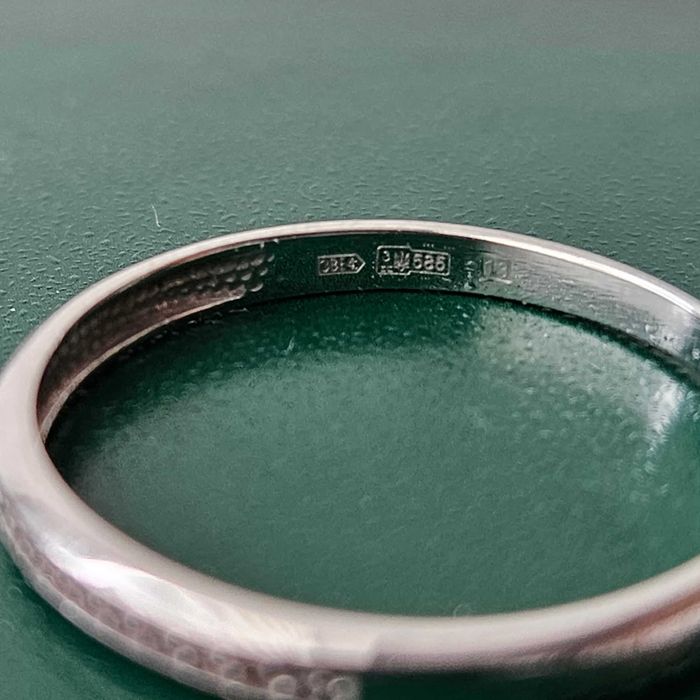 Каблучка кольцо біле золото 18,5 розмір