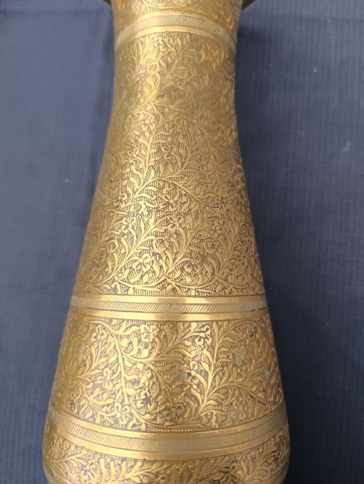 Stary mosiężny wazon