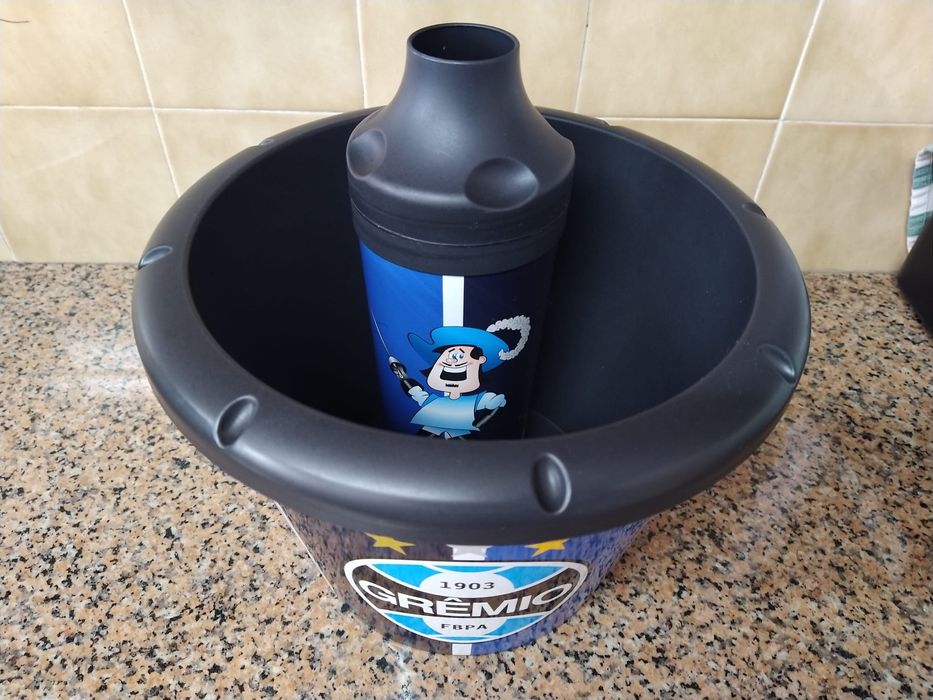 Balde de gelo e copo térmico. GRÊMIO FBPA kit casa quarto apartamento.