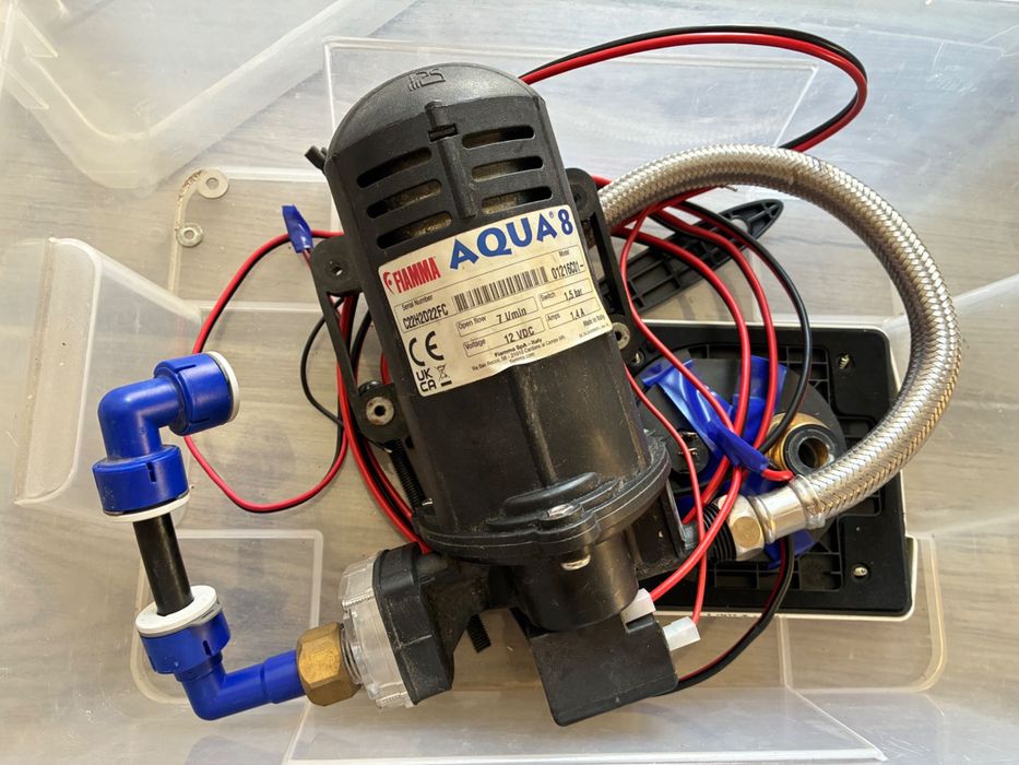 Tanque Vertical 45L + Bomba Fiamma AQUA8 e Painel So7ar Extra