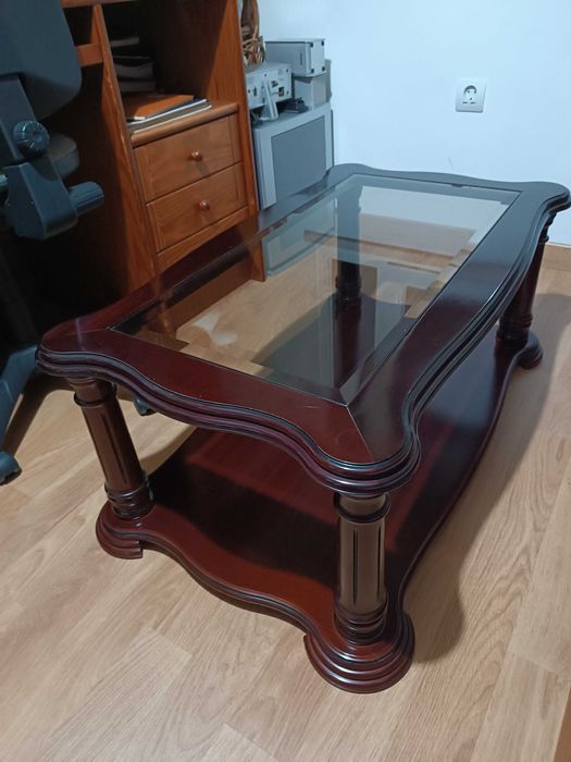 Mesa em mogno com tampo em vidro