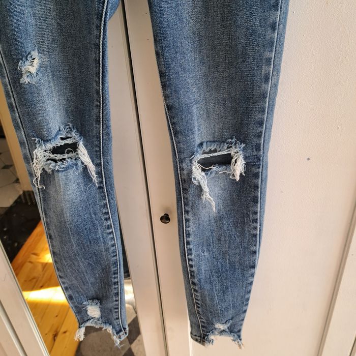 Dzinsy damskie dziury