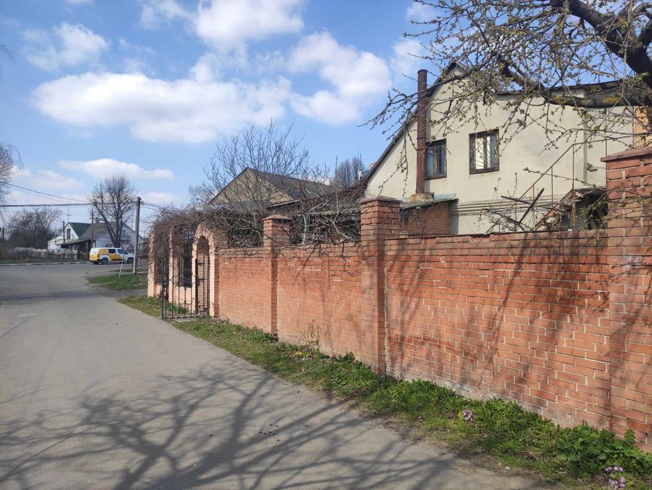 Продаж комерційного приміщення площею 235,0 кв.м, 2 км до міста, с. Милуші