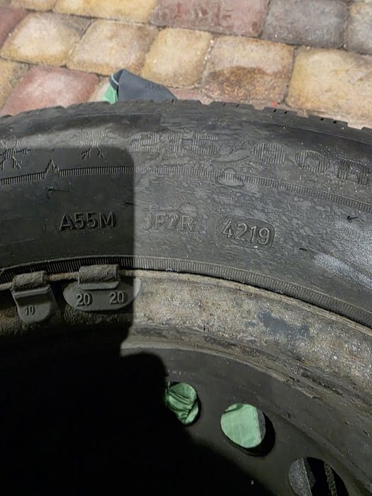 Opony zimowe 215/60 R-16 z oryginalnymi felgami stalowymi grupy vag