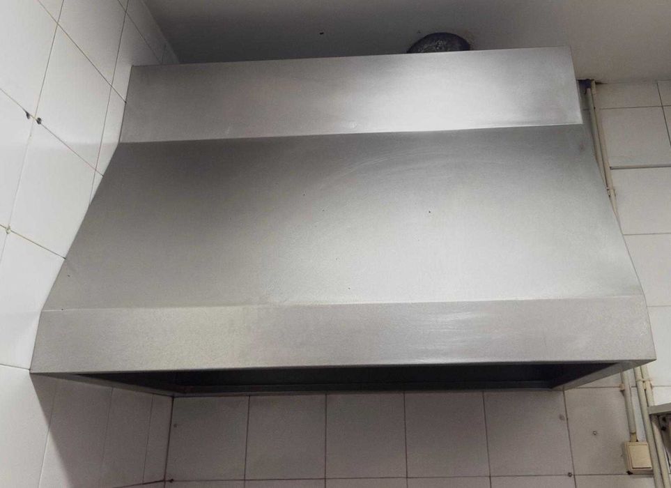Recheio Completo de Café/Snack-Bar com Maquinário e Mobiliário
