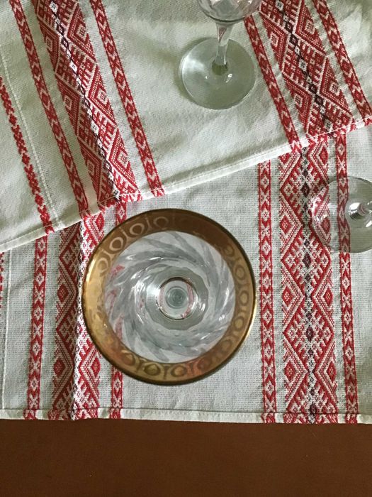 Бокали з золотою каймою