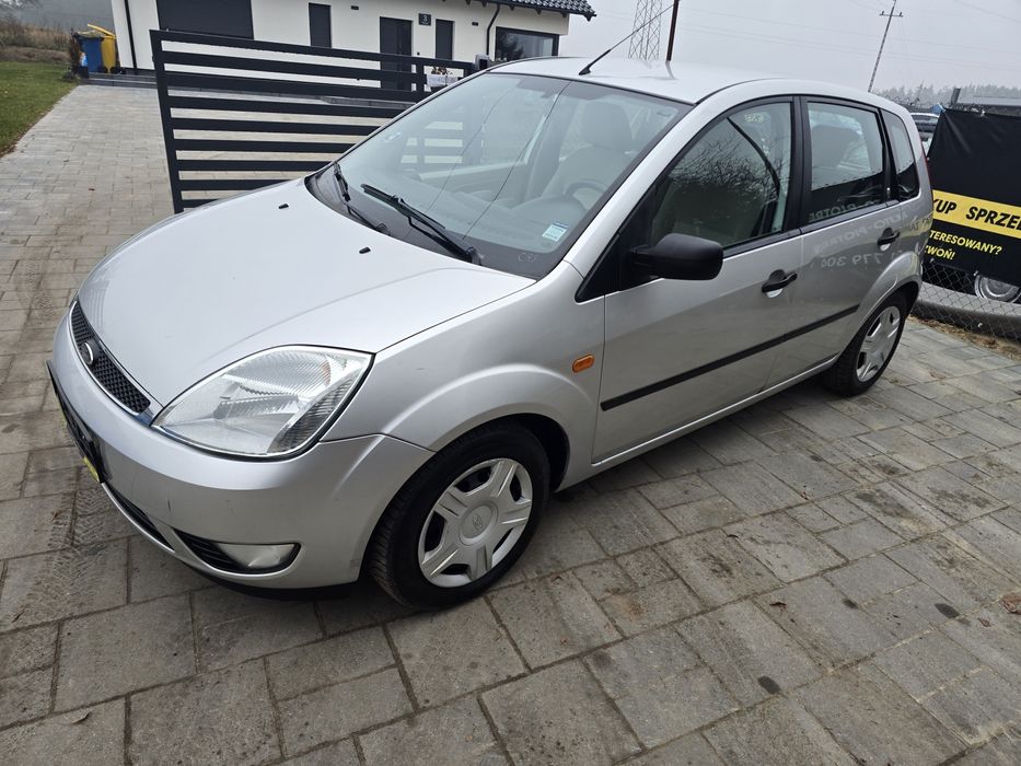 Fiesta,/Benzynka/Ghia/Klima/Hak/Oplacona