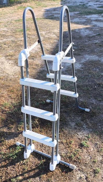 Escada de Segurança para Piscina Elevada / Exterior (Com Degraus Removíveis)