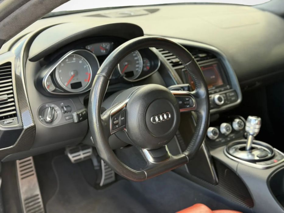 AUDI R8 carbono