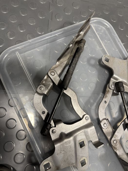 Alfa Romeo Stelvio zawiasy maski komplet Lewy prawy