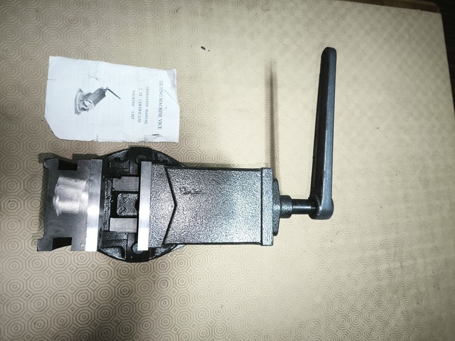 Torno morsa bancada inclinavel 2 eixos 100mm