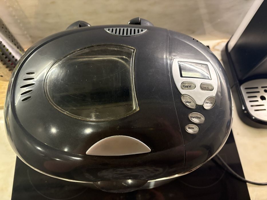 Maquina de fazer pao nova