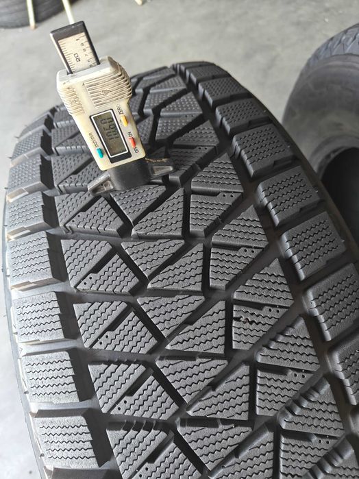R18 255 60 шини зимові Bridgestone Blizzak DM-V2 як нові арктичні липучки