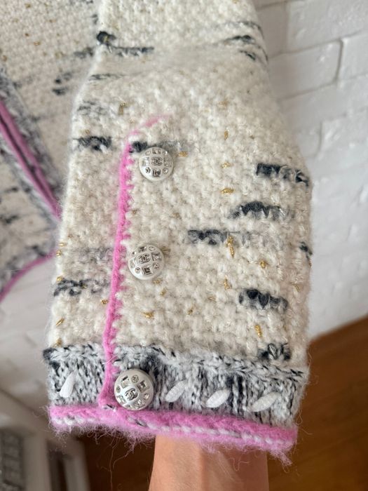 Sliczny sweterek chanel kremowy