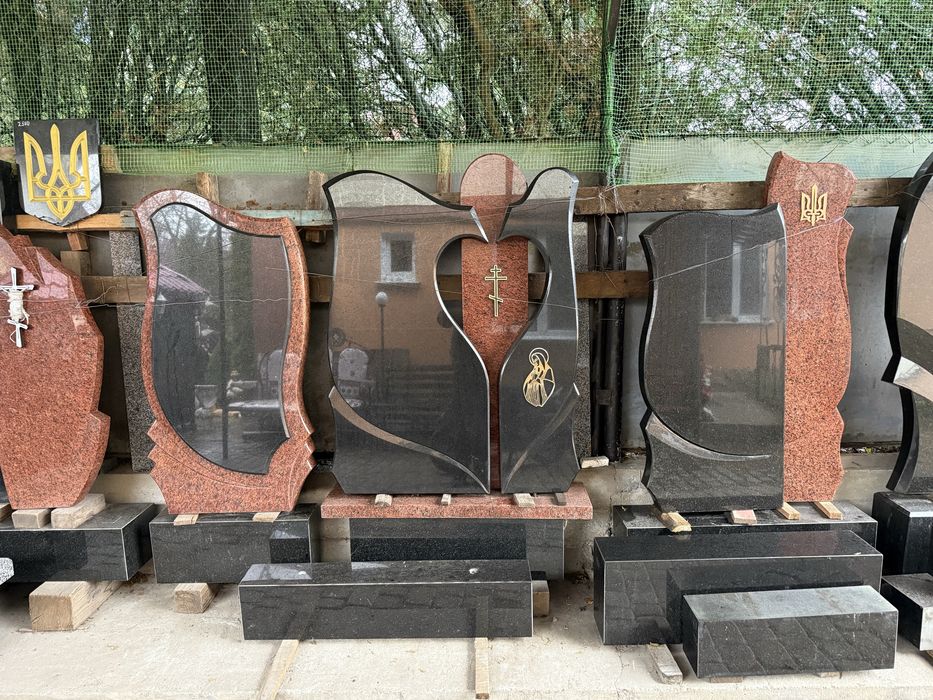 Вигтовлення та встановлення памятників місто Бар, біля стадіону