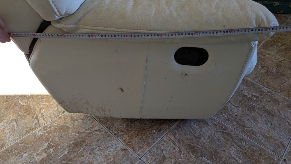 Sofá branco em pele