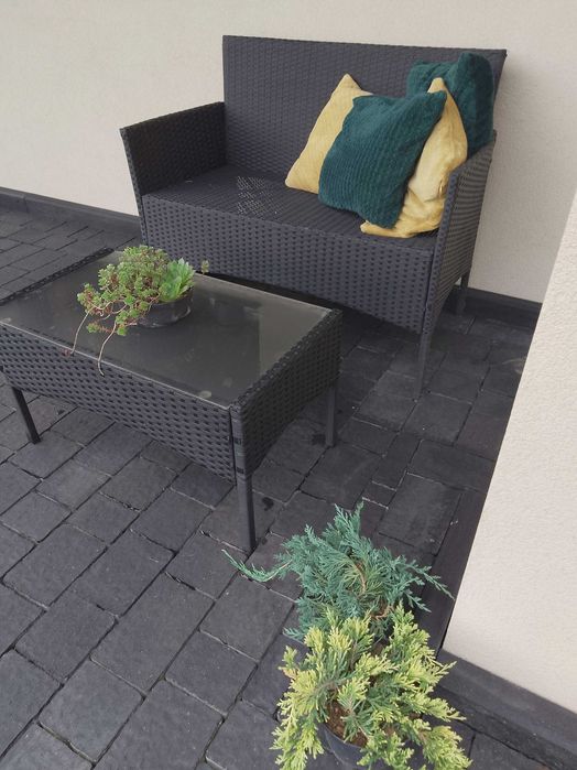 Zestaw mebli do ogrodu i na taras stolik i sofa