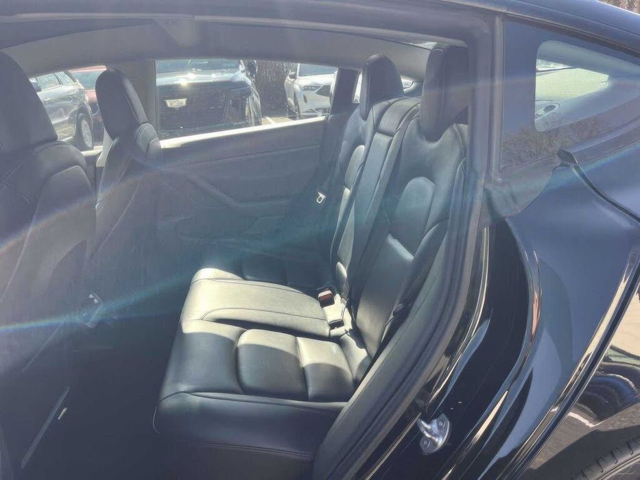 Tesla Model 3      2021