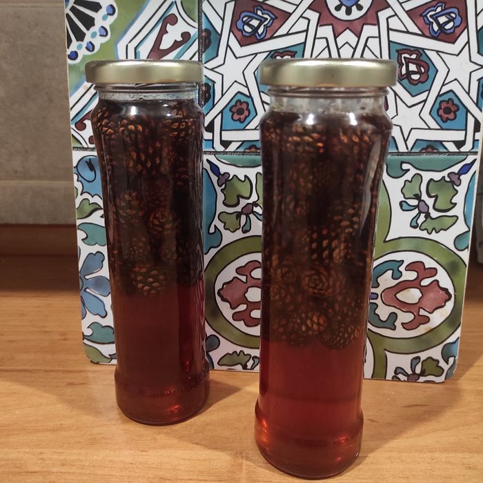 Шишки варення шишкове джем карамелізовані шишки елка сироп мед