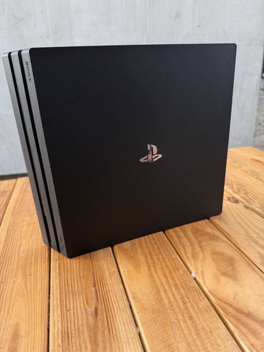 Продам PS4 pro 1TB