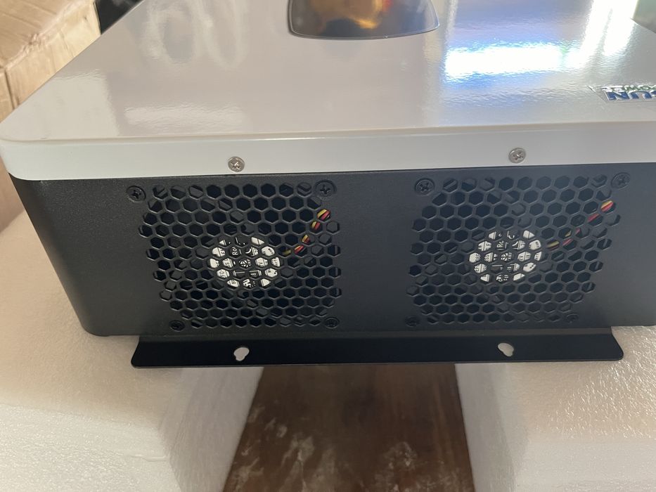 Інвертор гібрідний однофазний на 6200w